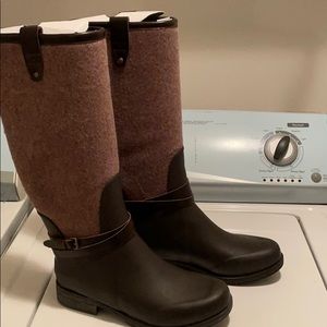Brand new uggs rain boots